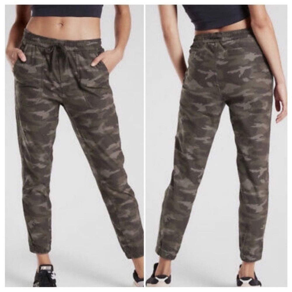Athleta Camo Farallon Jogger Pants Size 2 B23